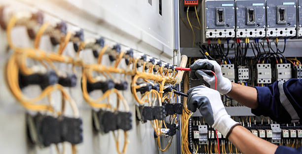 Professional Electrician technician working in Holcomb, KS